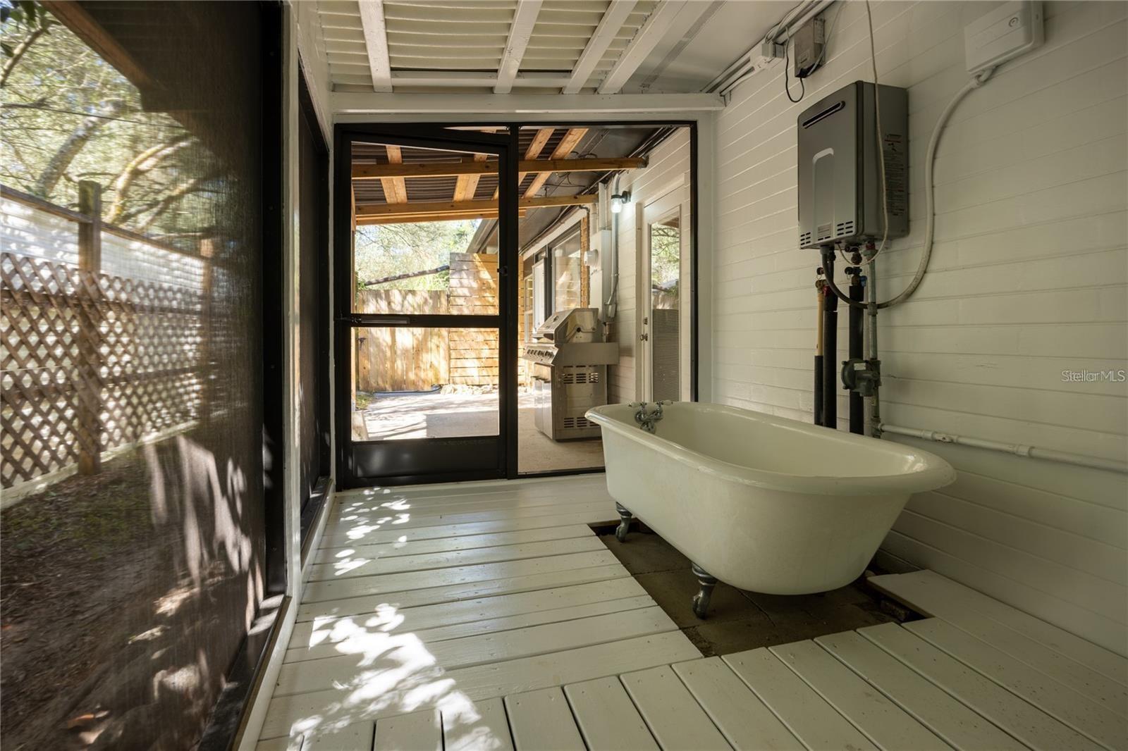 Listing photo id 52 for 415 32nd Street