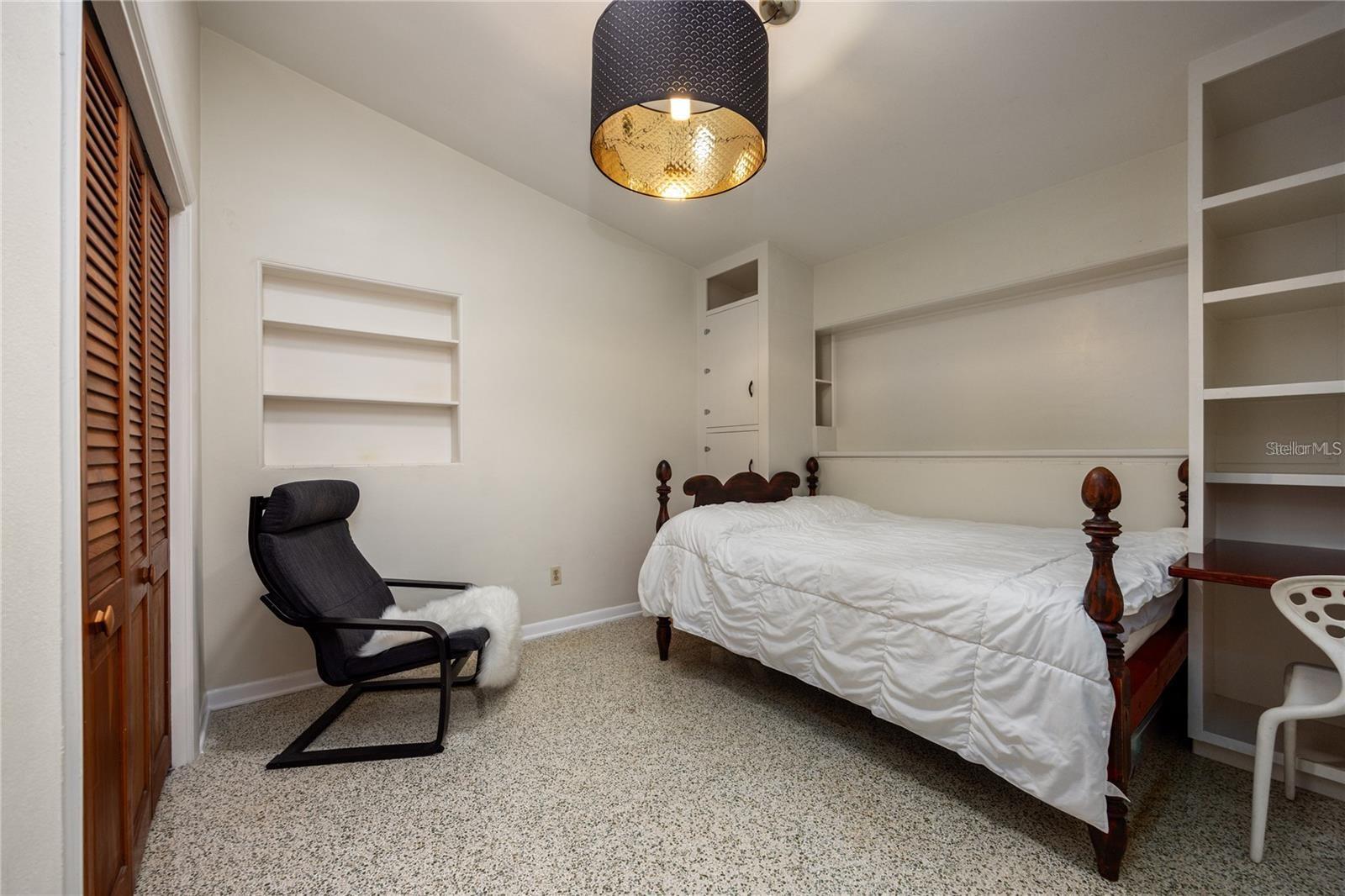 Listing photo id 56 for 415 32nd Street