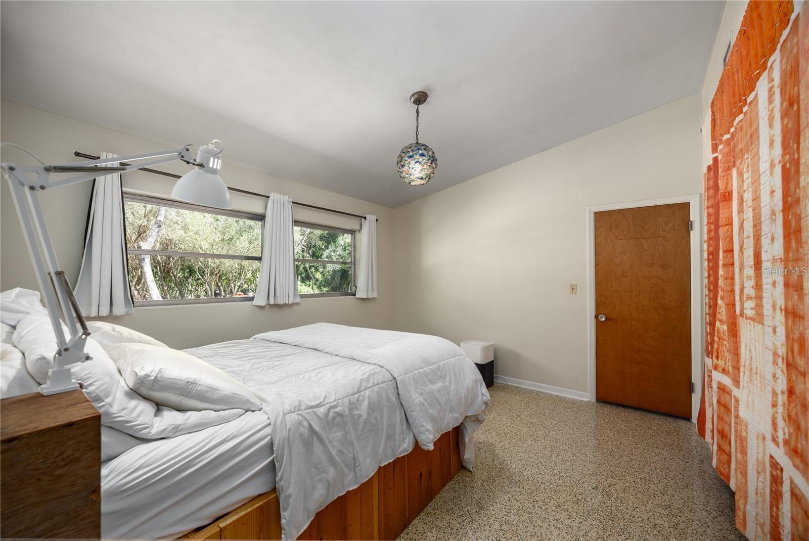 Listing photo id 60 for 415 32nd Street