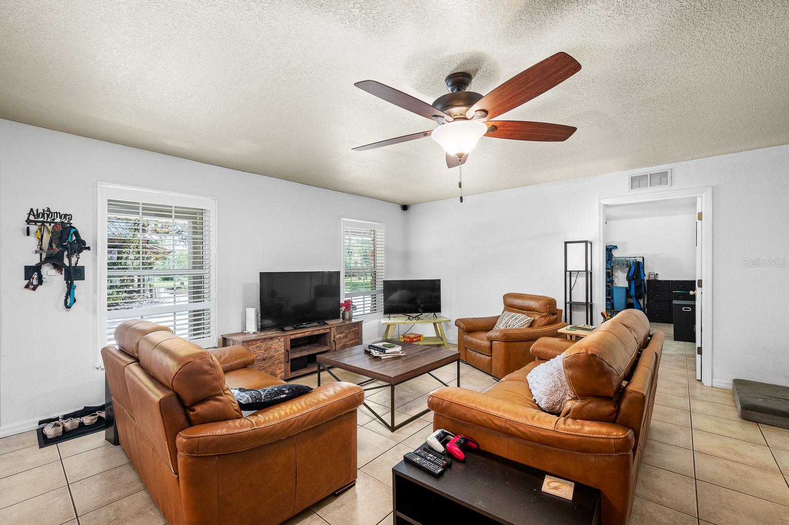 Image 18 of 48 For 11490 109th Place