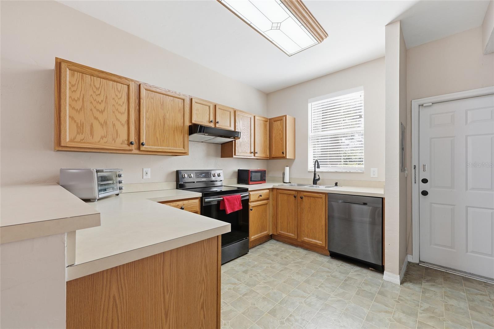 Image 3 of 28 For 3901 20th Avenue 401