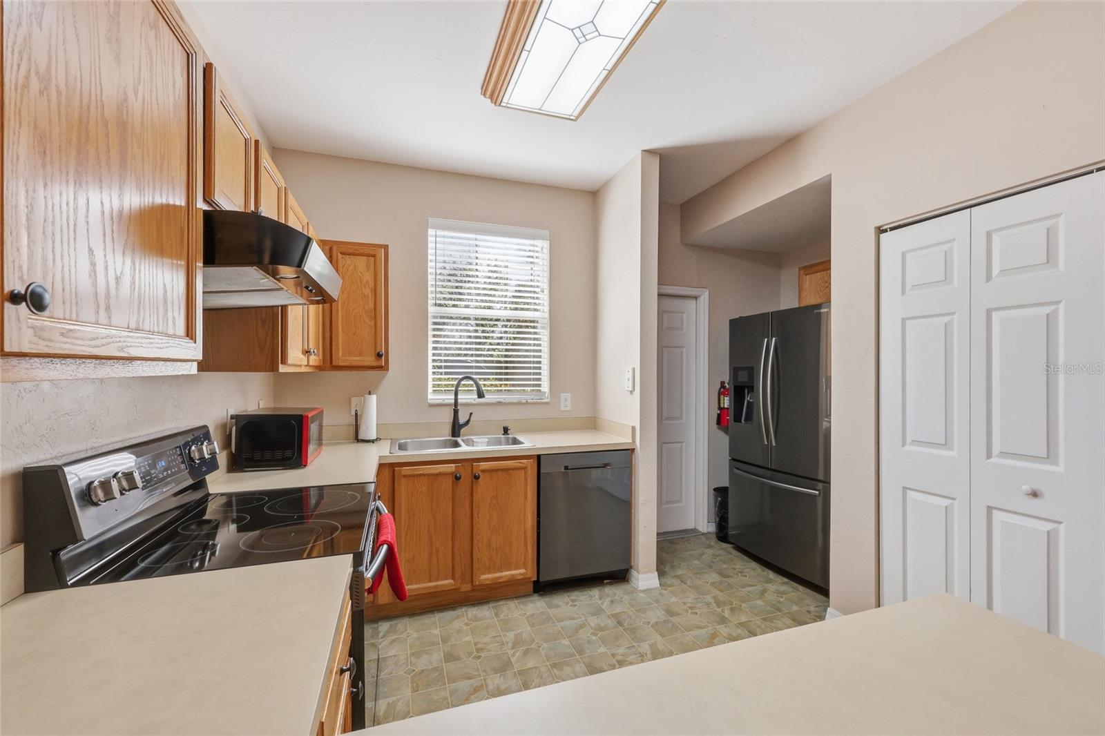 Image 4 of 28 For 3901 20th Avenue 401