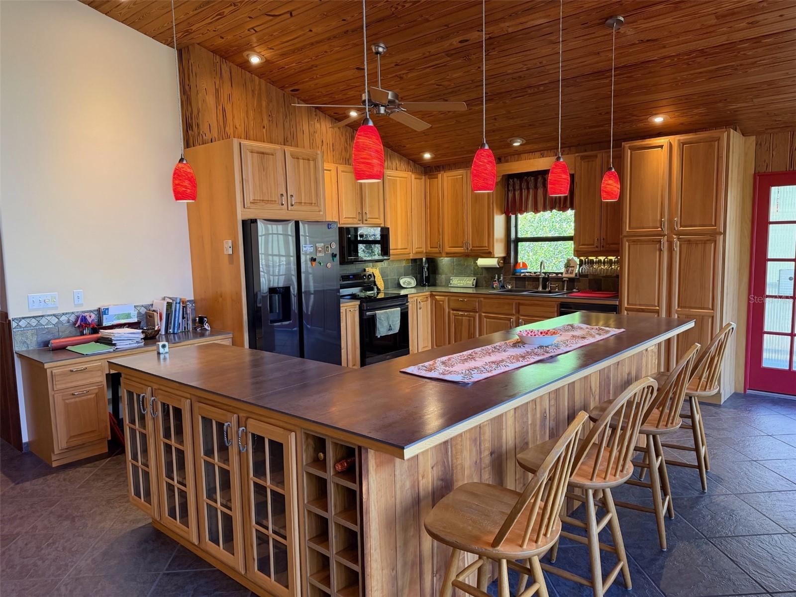 Image 11 of 76 For 127 930 Street