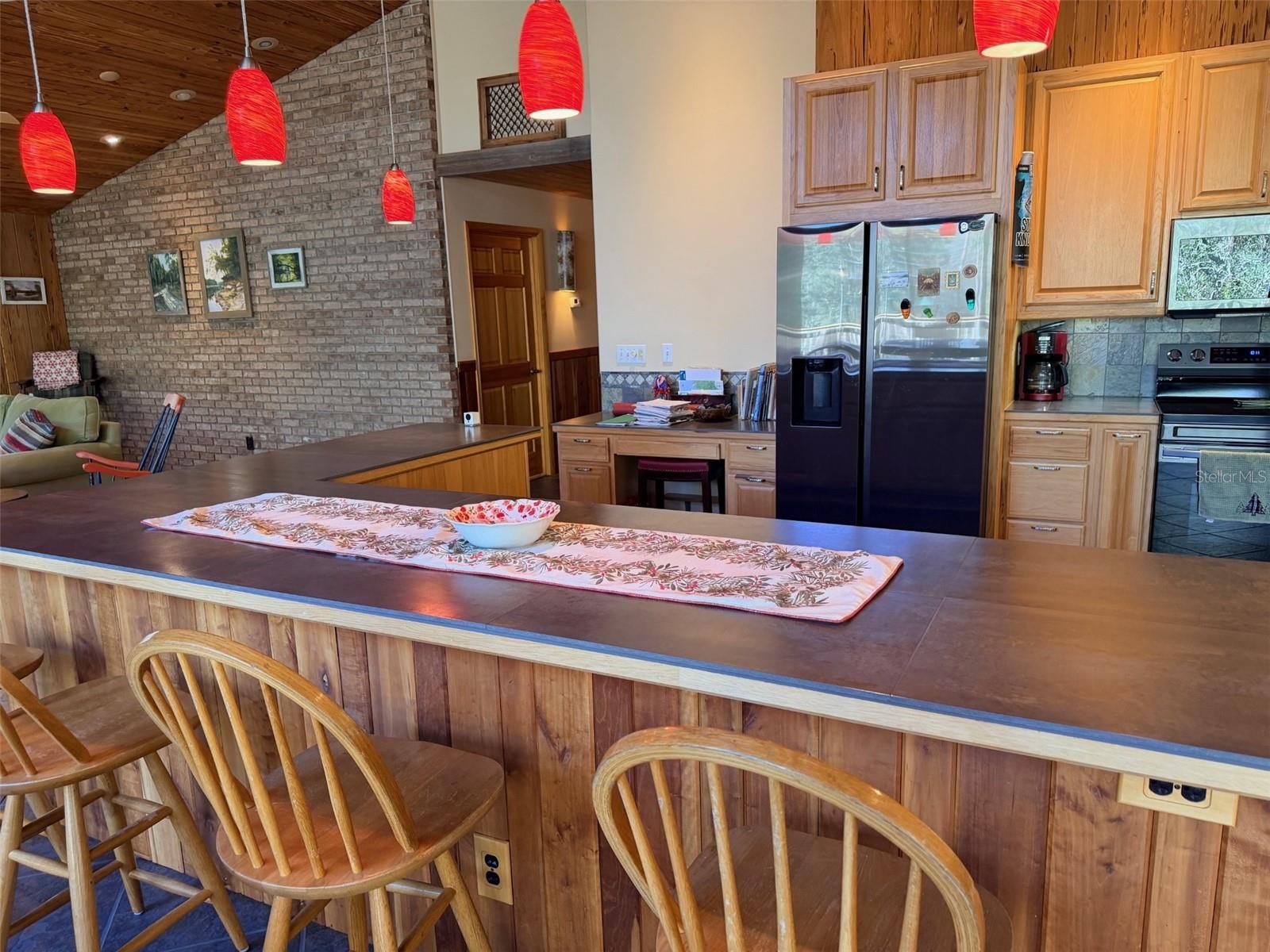 Image 13 of 76 For 127 930 Street