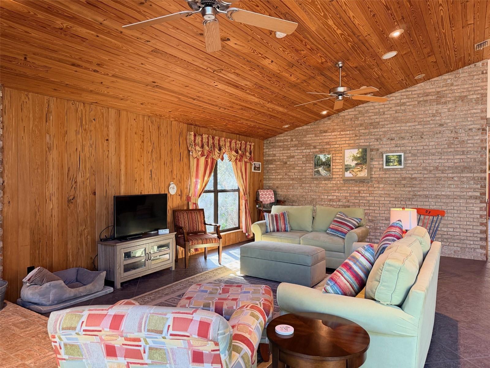 Image 21 of 76 For 127 930 Street