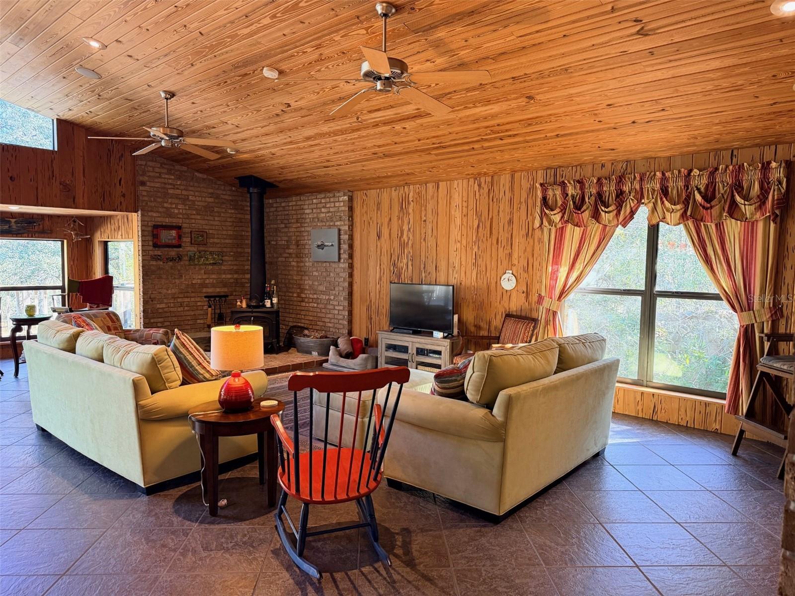 Image 23 of 76 For 127 930 Street