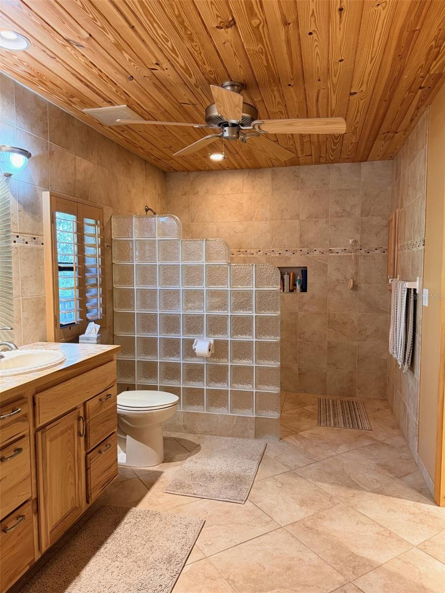 Image 29 of 76 For 127 930 Street