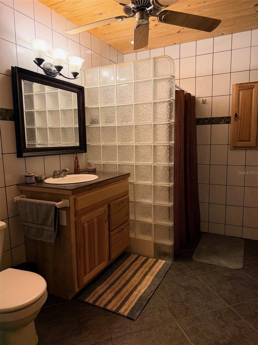 Image 37 of 76 For 127 930 Street