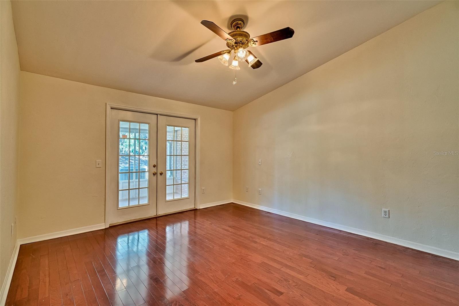 Image 12 of 33 For 23 48th Boulevard K