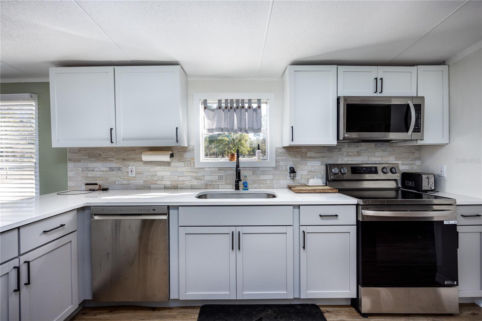 Image 11 of 54 For 847 Applewood Glen