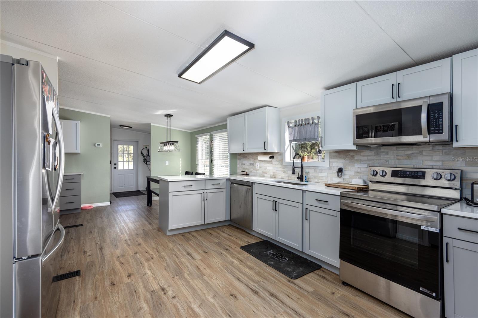 Image 12 of 54 For 847 Applewood Glen