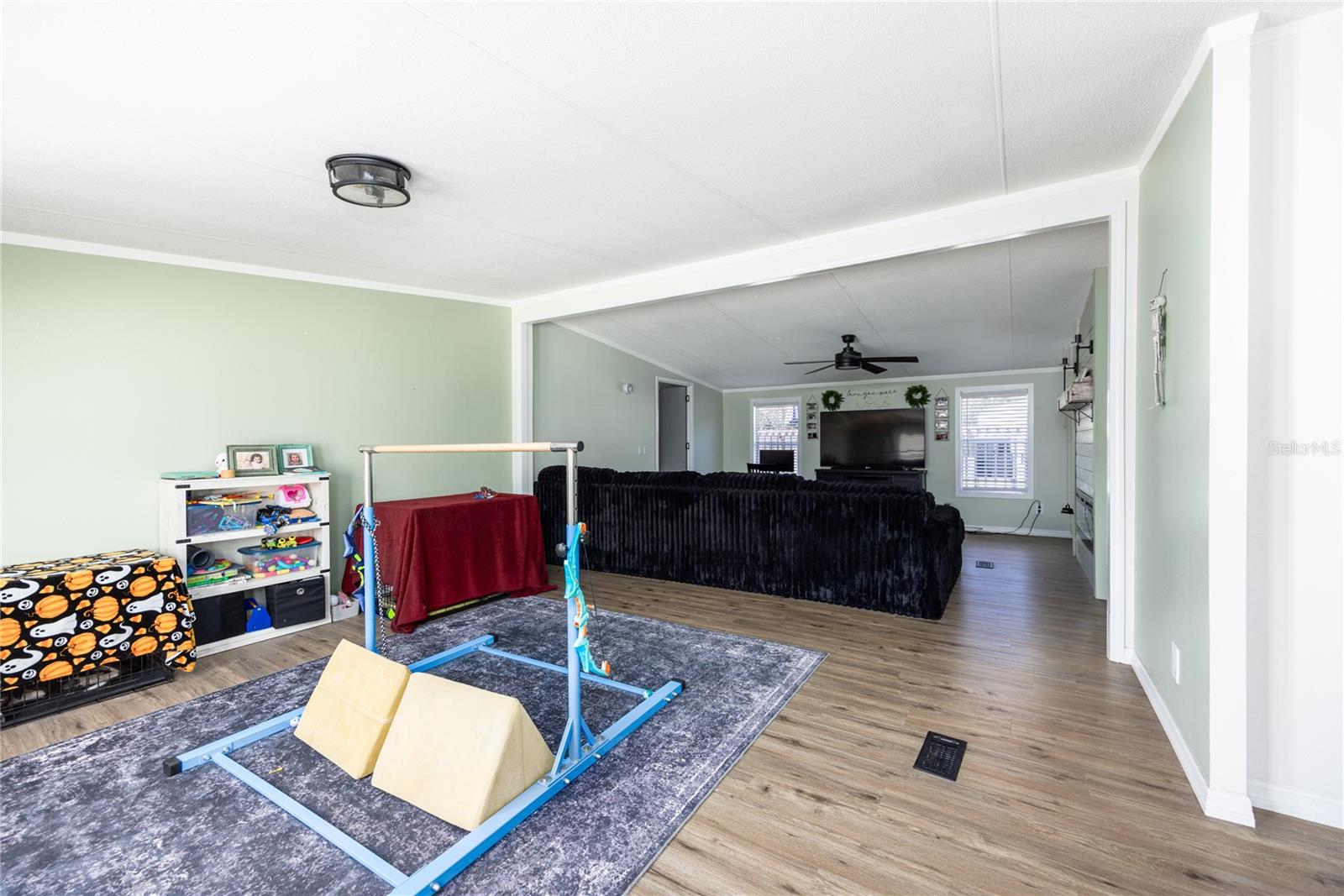 Image 14 of 54 For 847 Applewood Glen