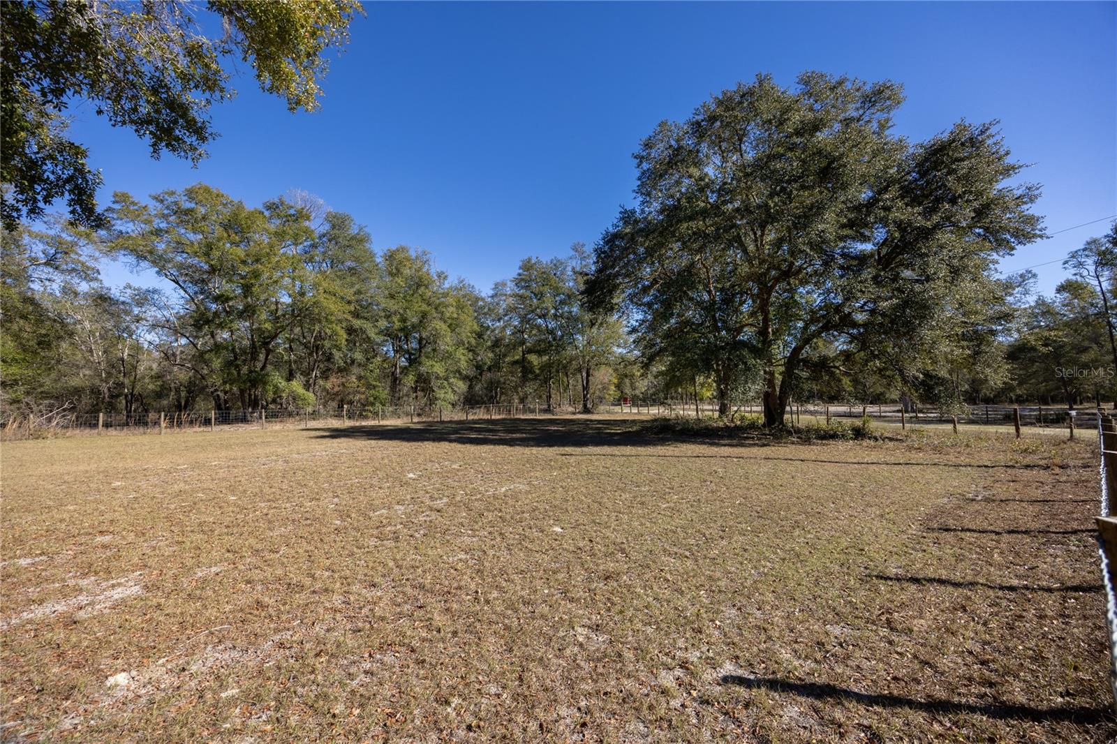 Image 35 of 54 For 847 Applewood Glen