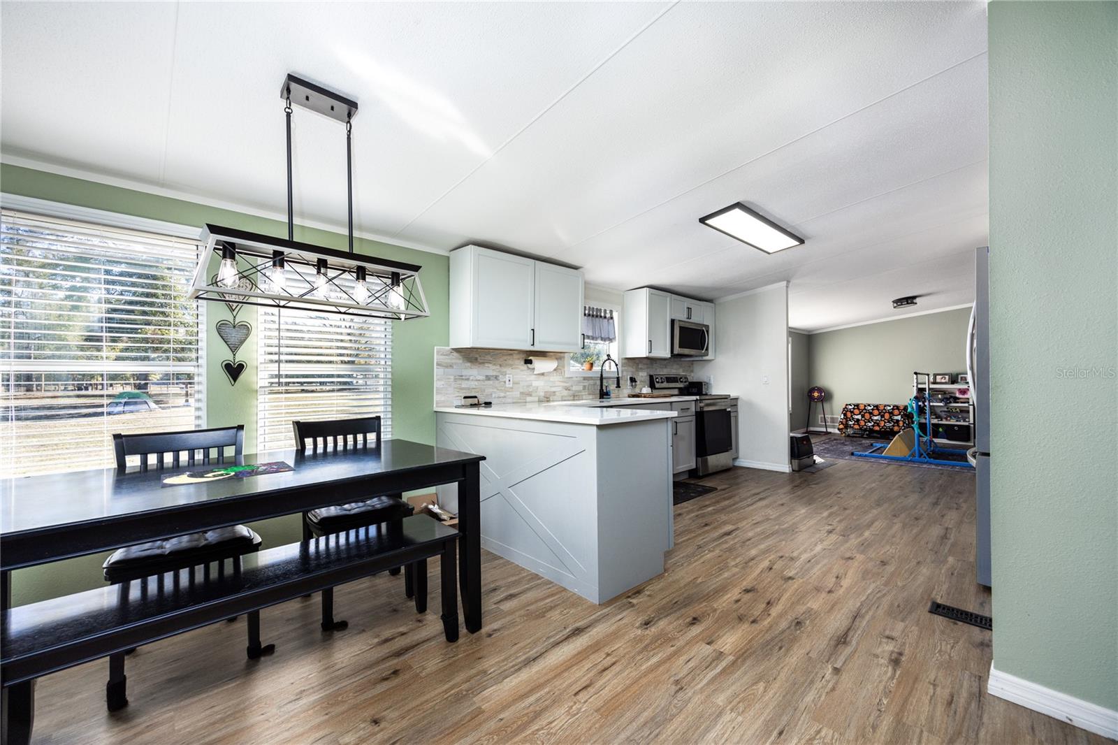 Image 8 of 54 For 847 Applewood Glen