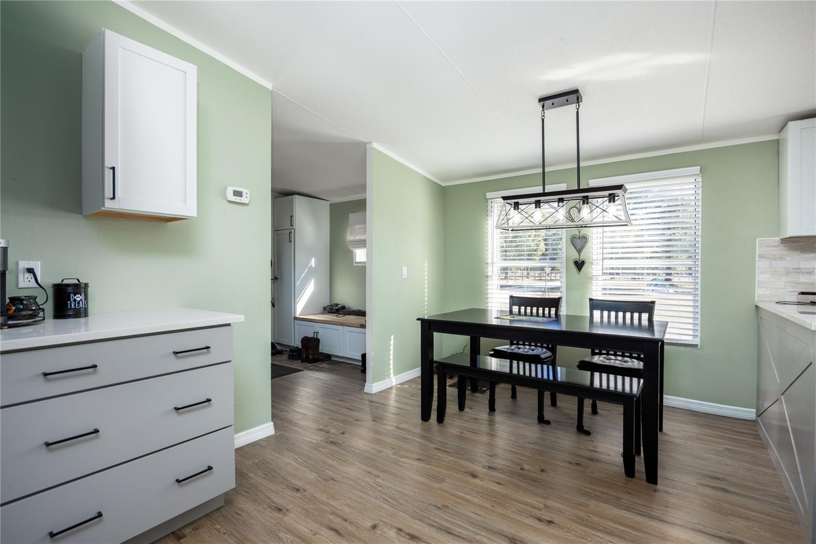 Image 9 of 54 For 847 Applewood Glen