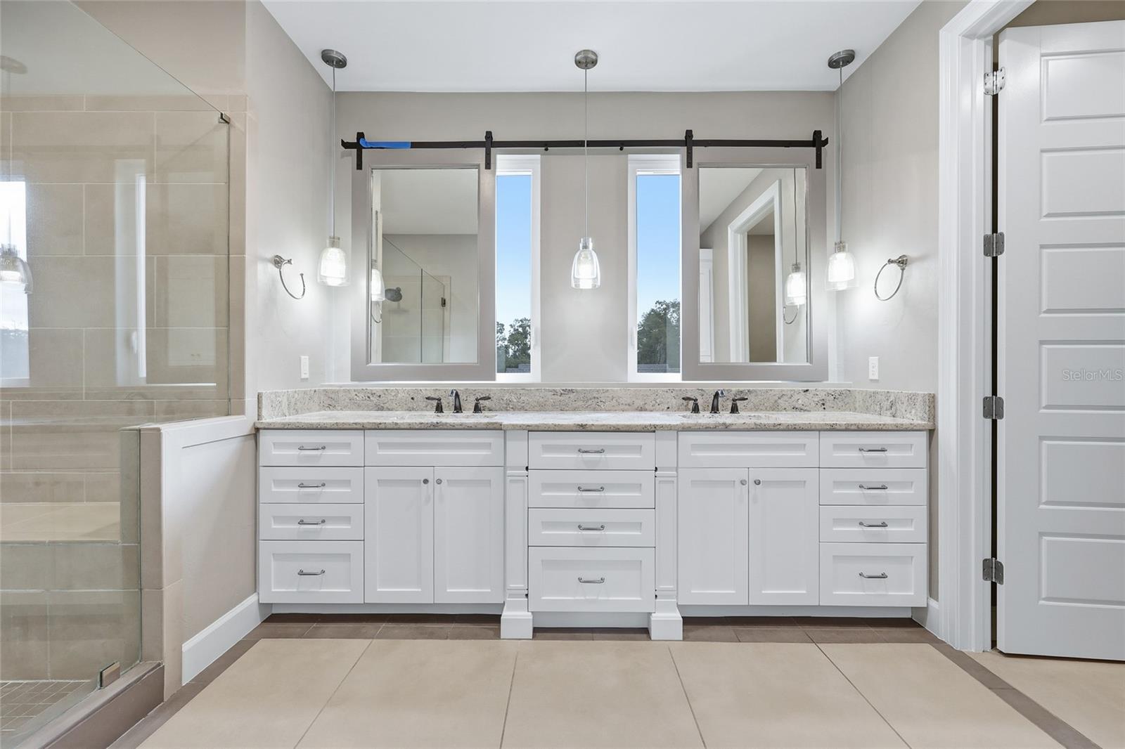 Image 36 of 44 For 723 131 Drive