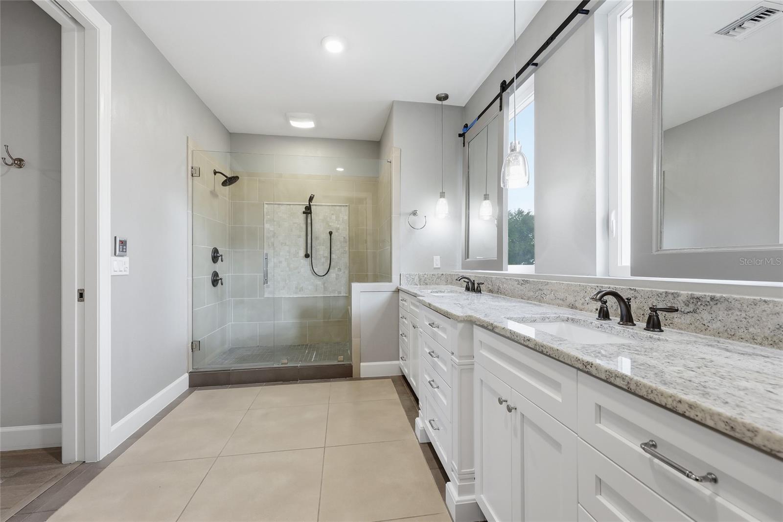 Image 37 of 44 For 723 131 Drive