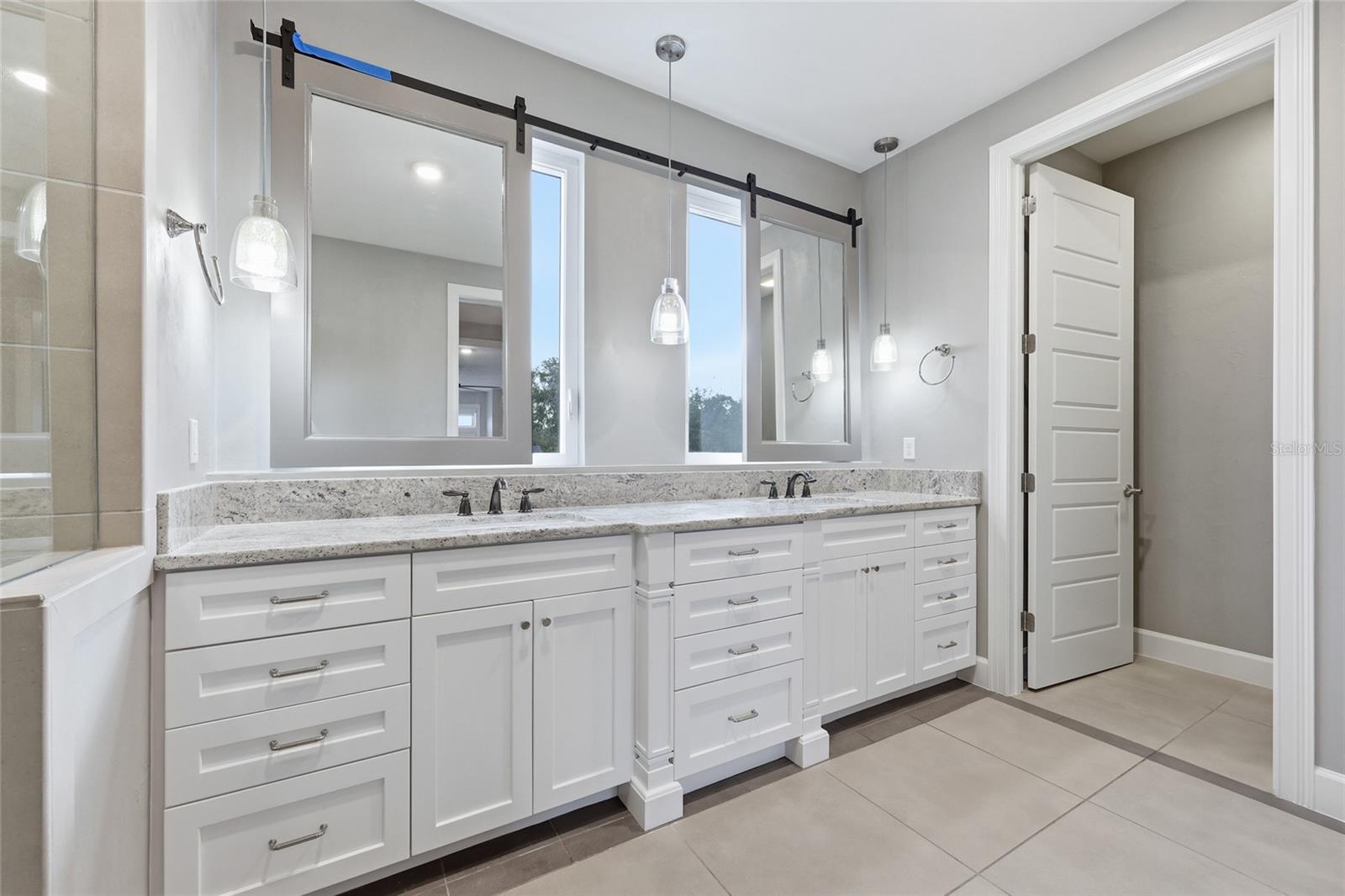 Image 38 of 44 For 723 131 Drive