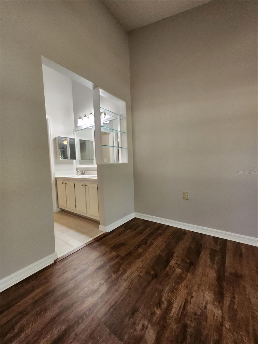 Image 17 of 31 For 10000 52nd Avenue 156