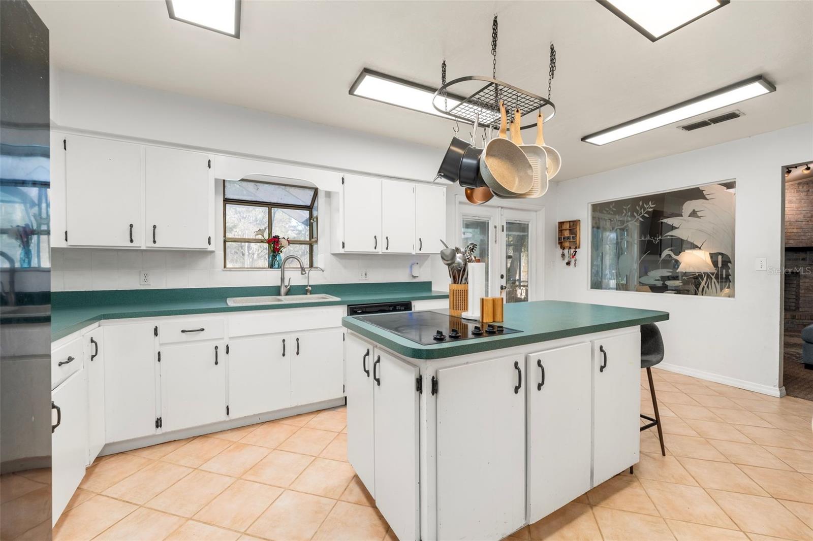 Image 14 of 58 For 3670 20th Avenue