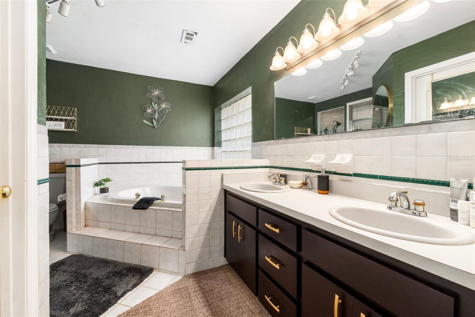 Image 21 of 58 For 3670 20th Avenue