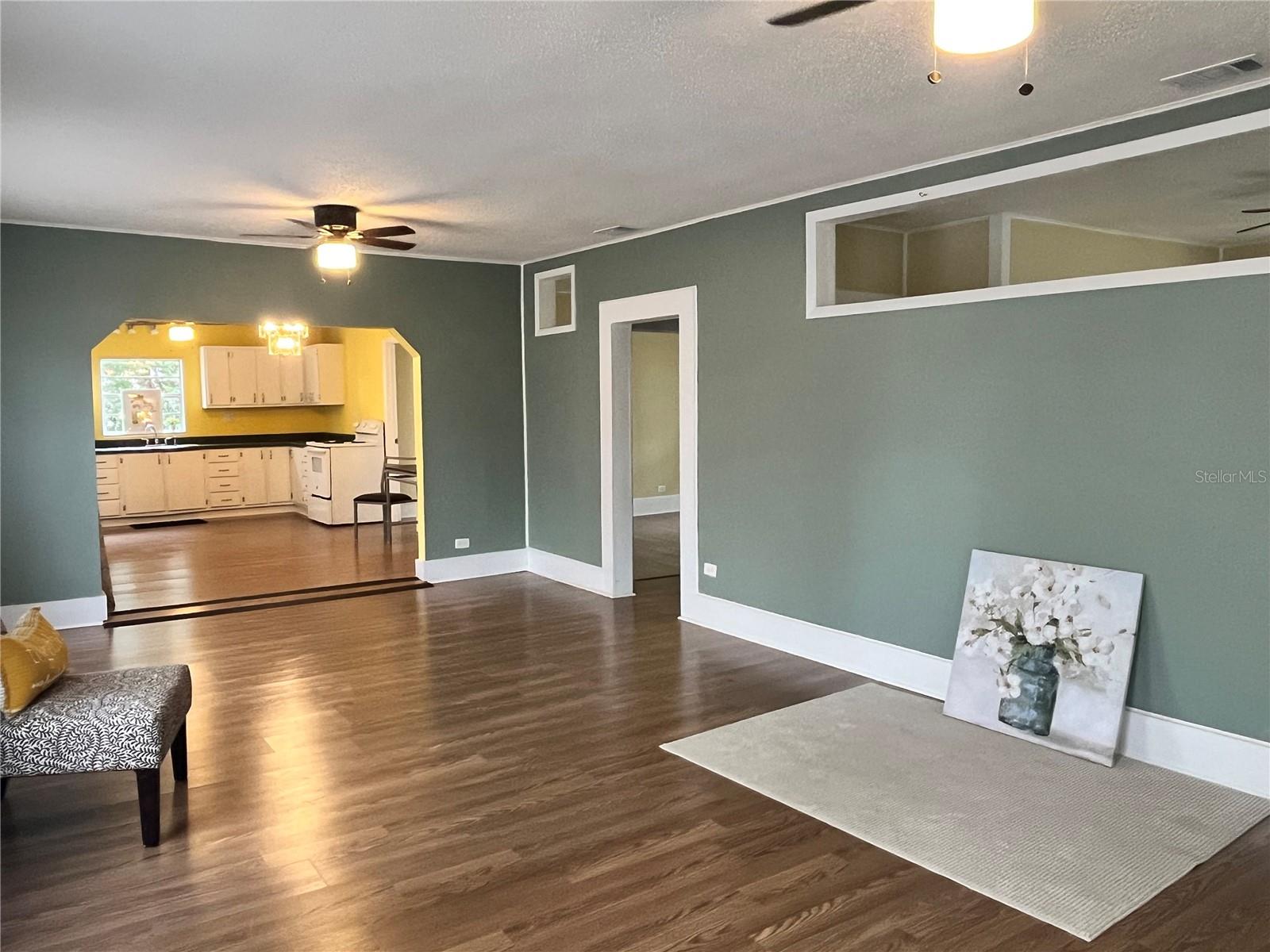 Image 11 of 34 For 624 Lake Street