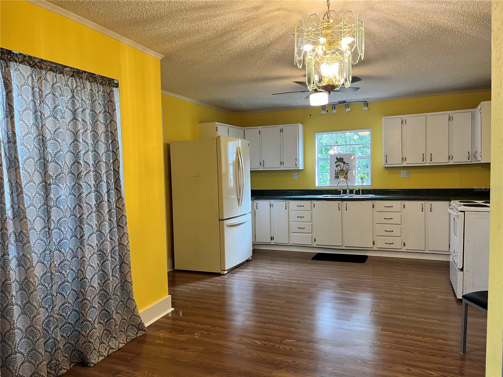 Image 19 of 34 For 624 Lake Street