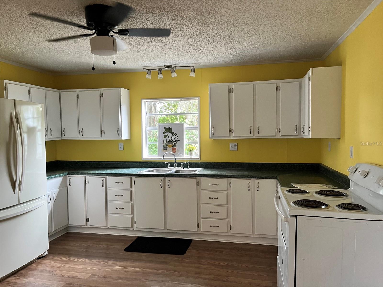 Image 26 of 34 For 624 Lake Street