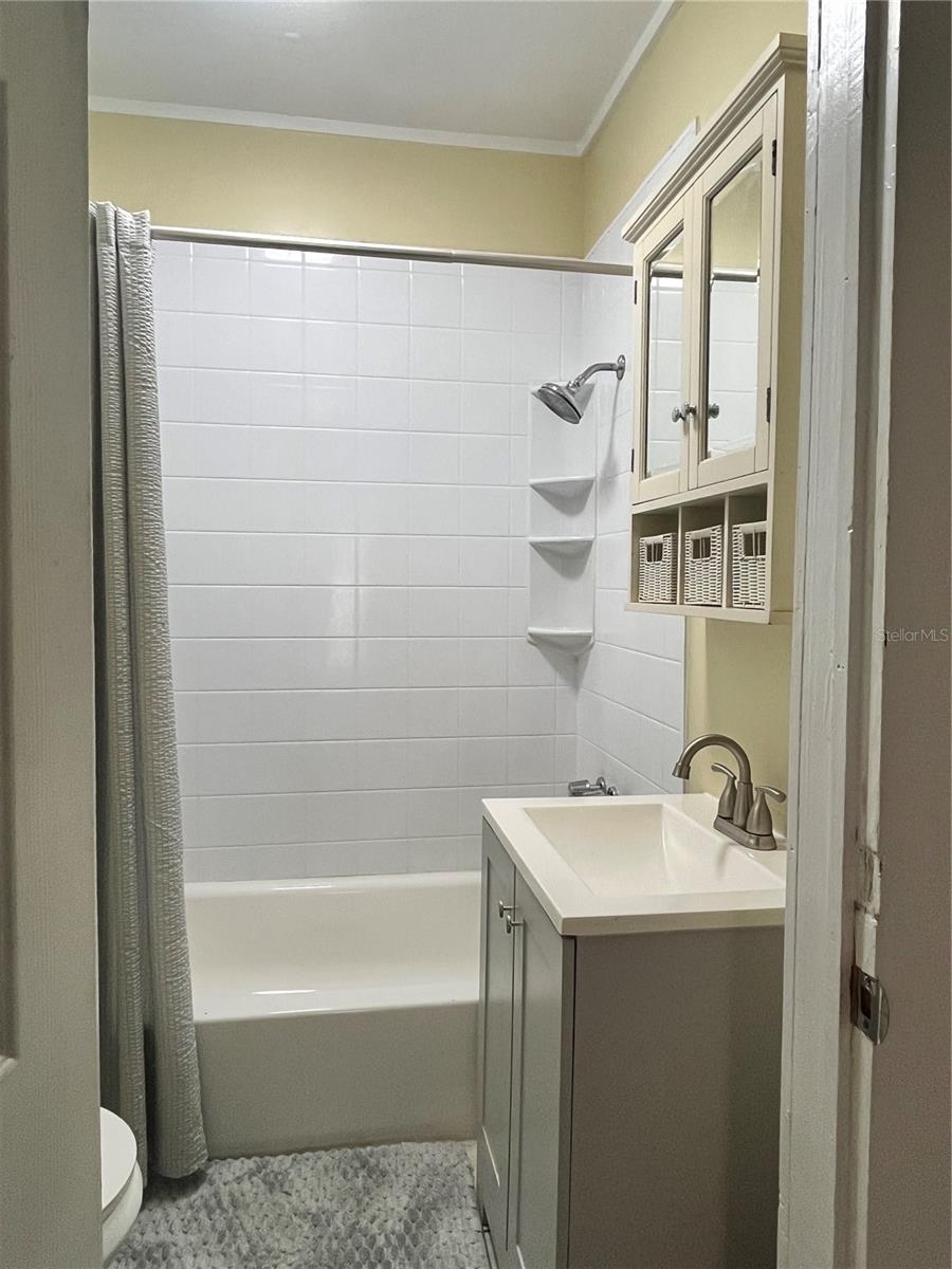 Image 33 of 34 For 624 Lake Street