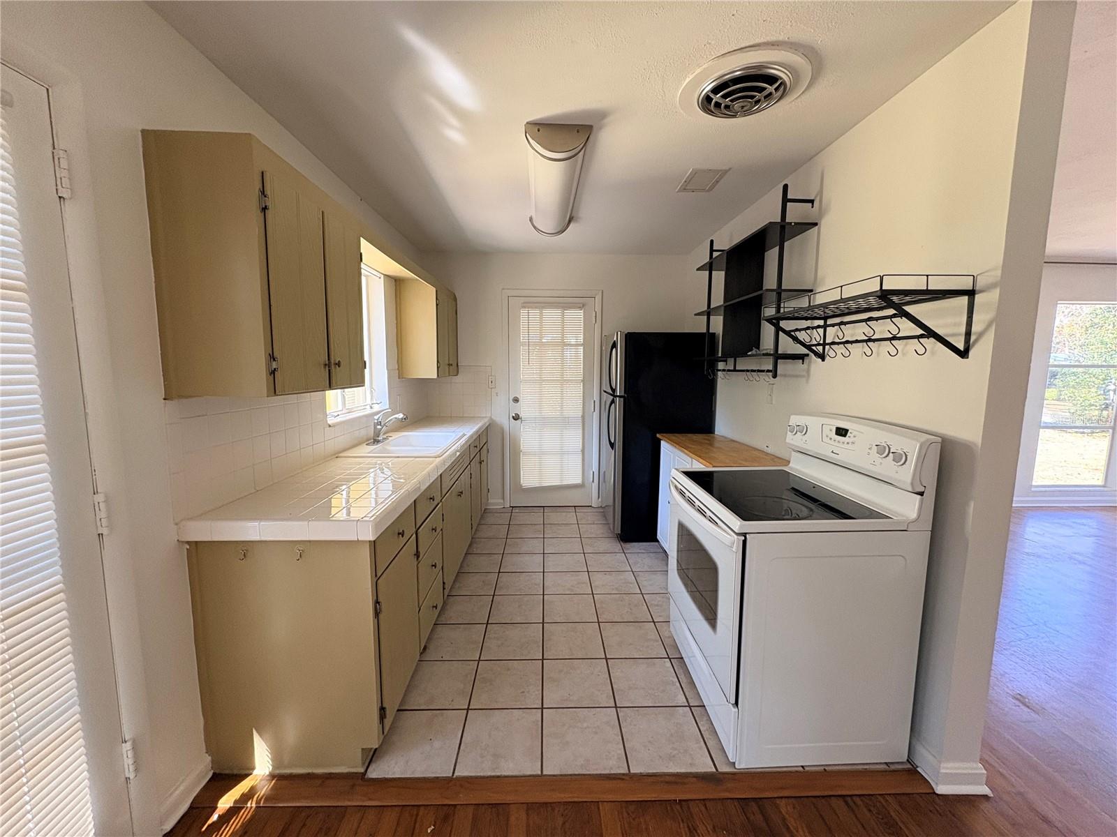 Image 4 of 8 For 538 35th Street