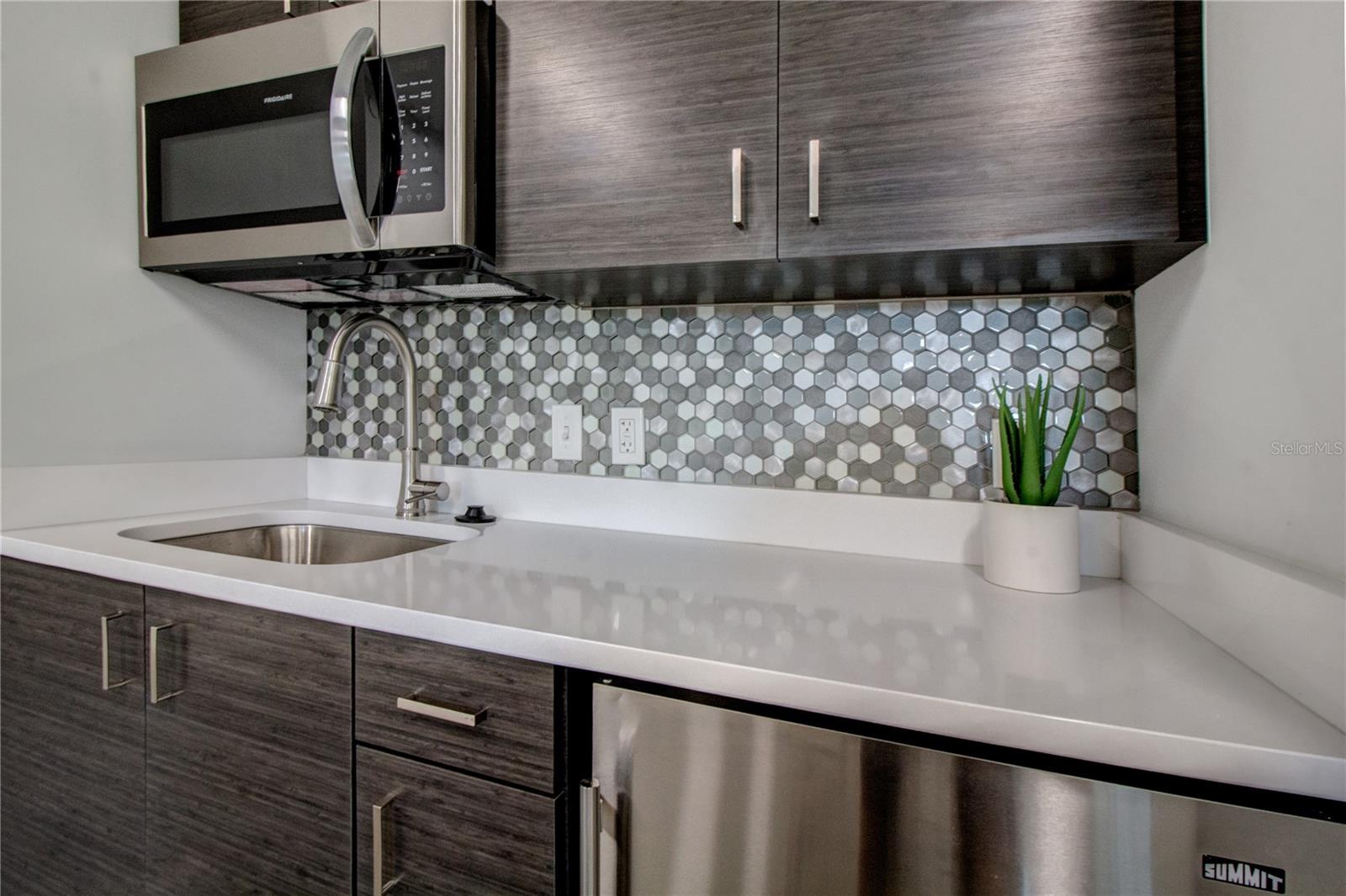 Image 4 of 8 For 225 7th Terrace 40