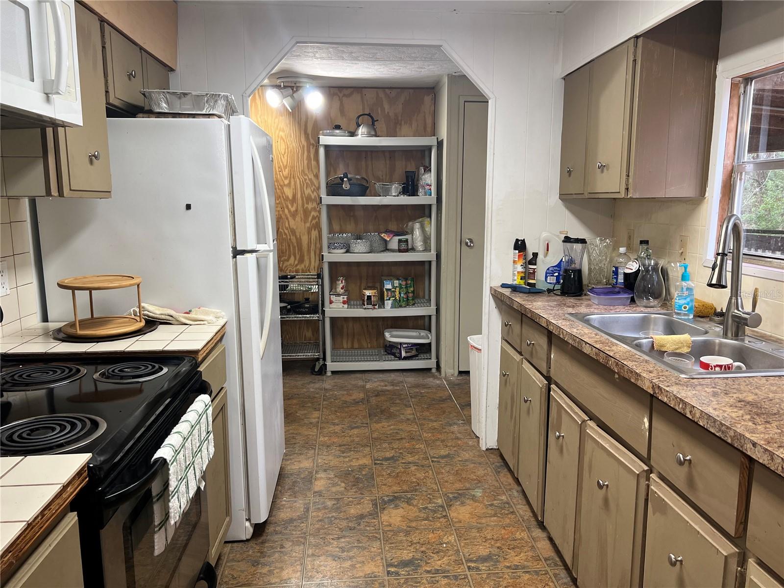 Listing photo id 19 for 20140 27th Street