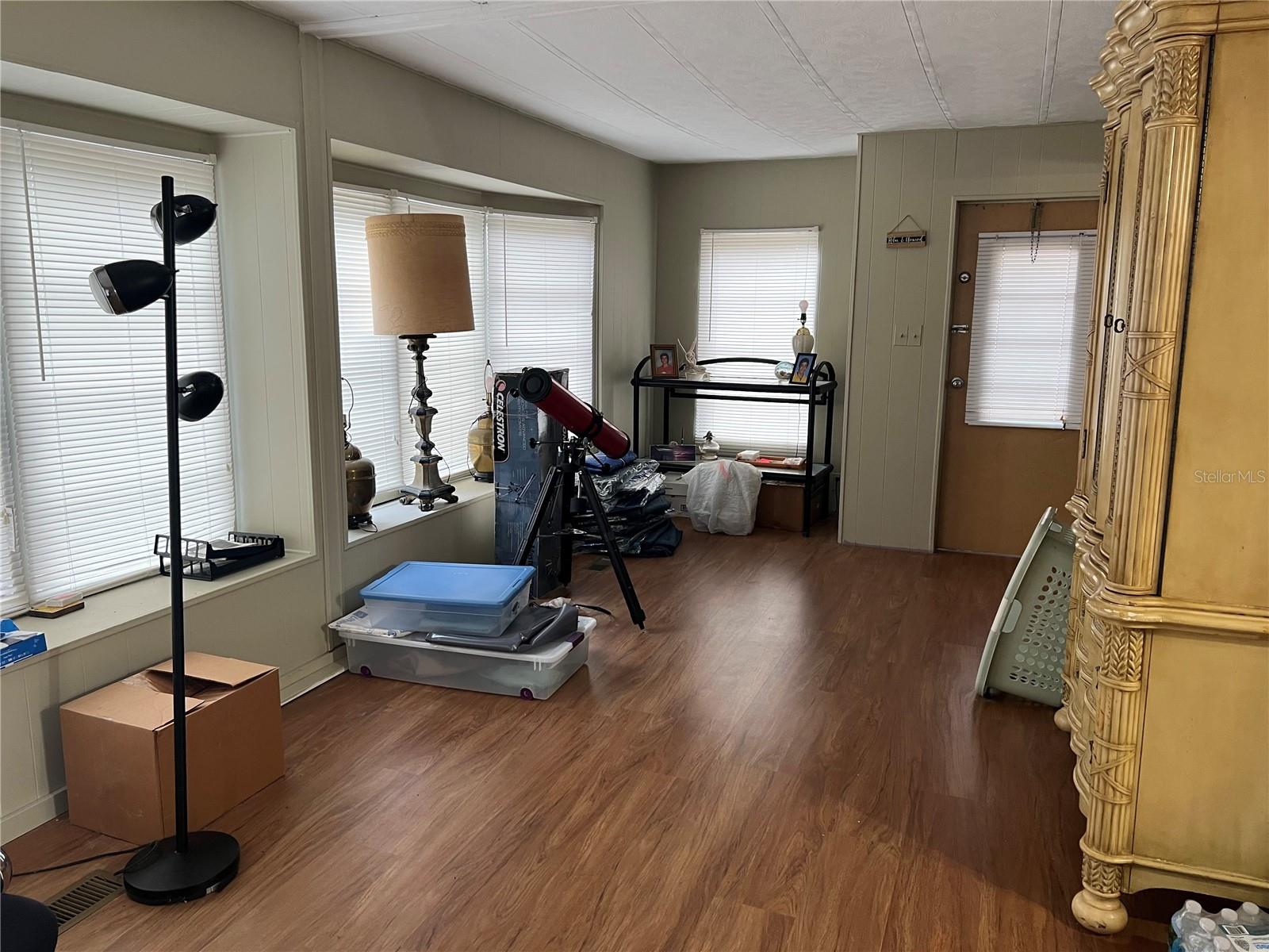 Listing photo id 23 for 20140 27th Street