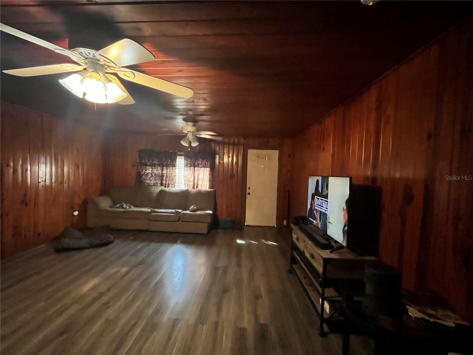 Image 6 of 15 For 10507 Prospect Avenue