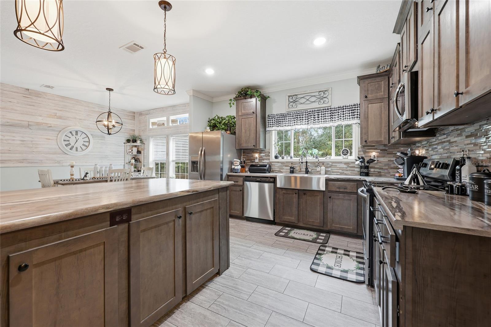 Image 16 of 55 For 11640 Tustenuggee Avenue