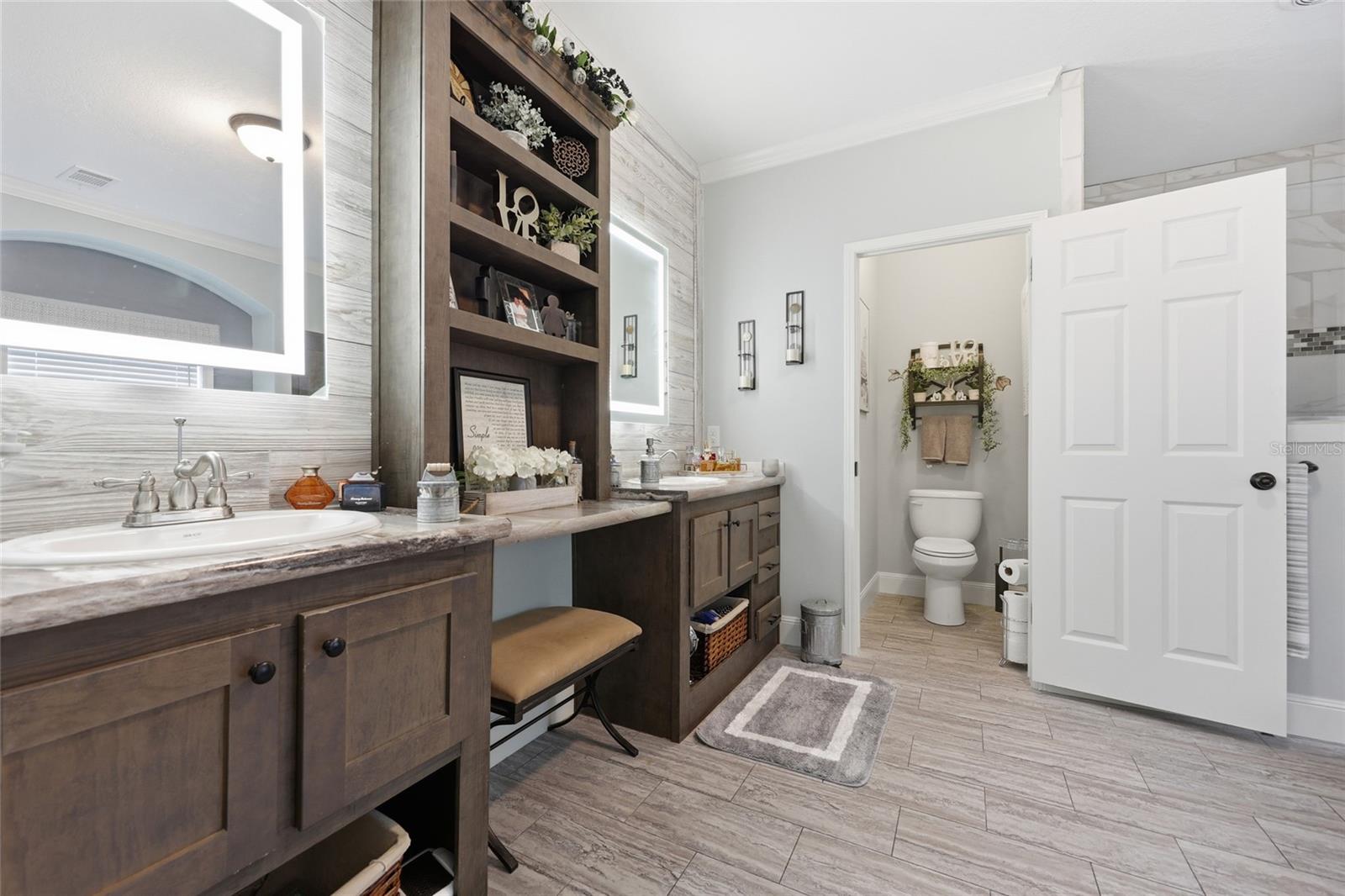 Image 23 of 55 For 11640 Tustenuggee Avenue