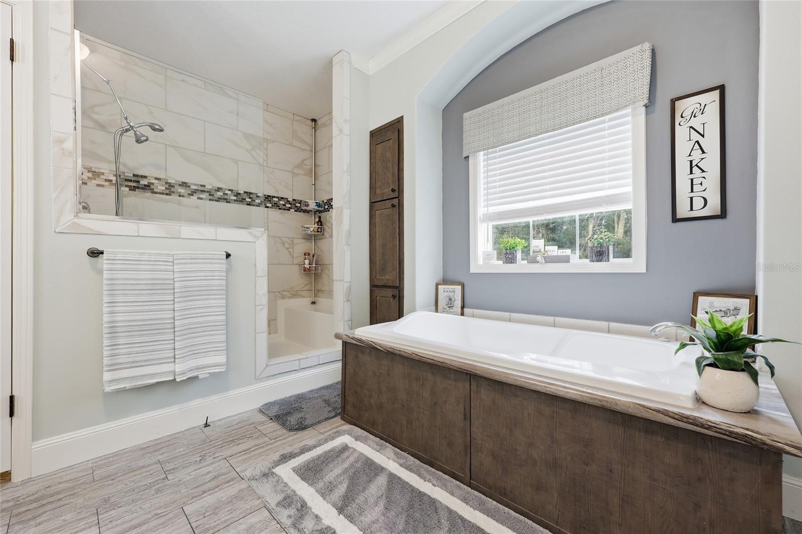 Image 24 of 55 For 11640 Tustenuggee Avenue