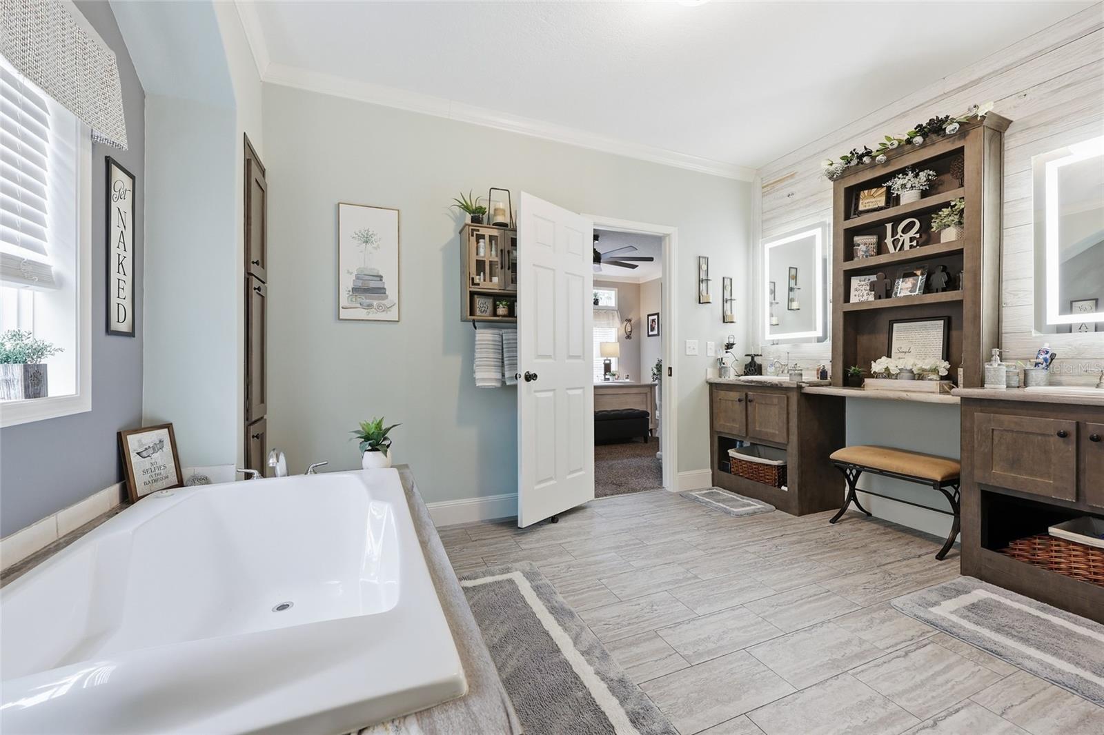 Image 25 of 55 For 11640 Tustenuggee Avenue