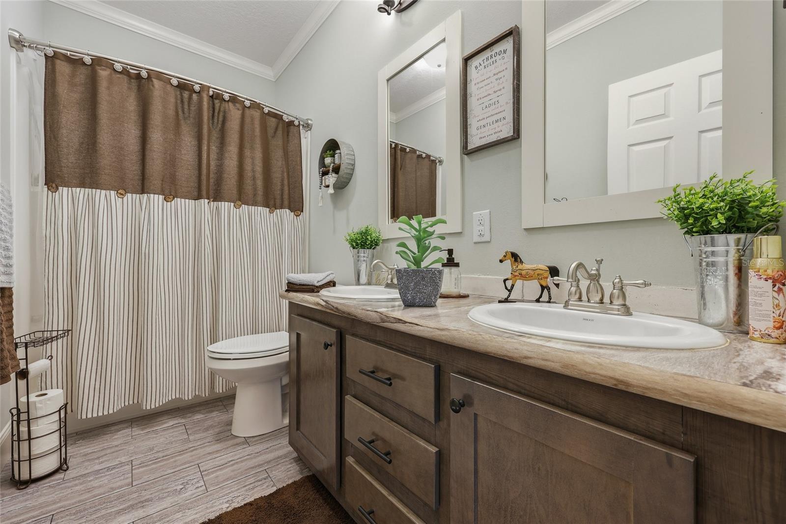 Image 28 of 55 For 11640 Tustenuggee Avenue