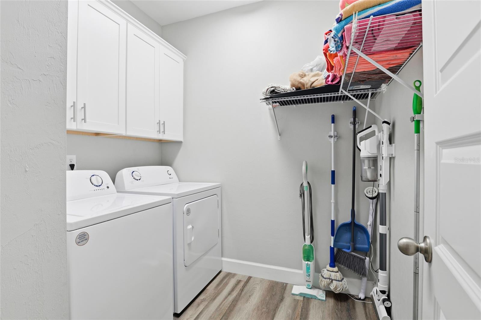 Image 21 of 47 For 9092 Maryann Drive