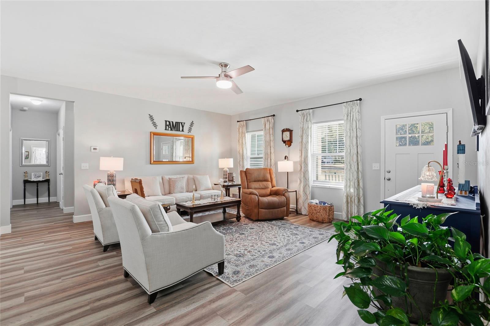 Image 4 of 47 For 9092 Maryann Drive