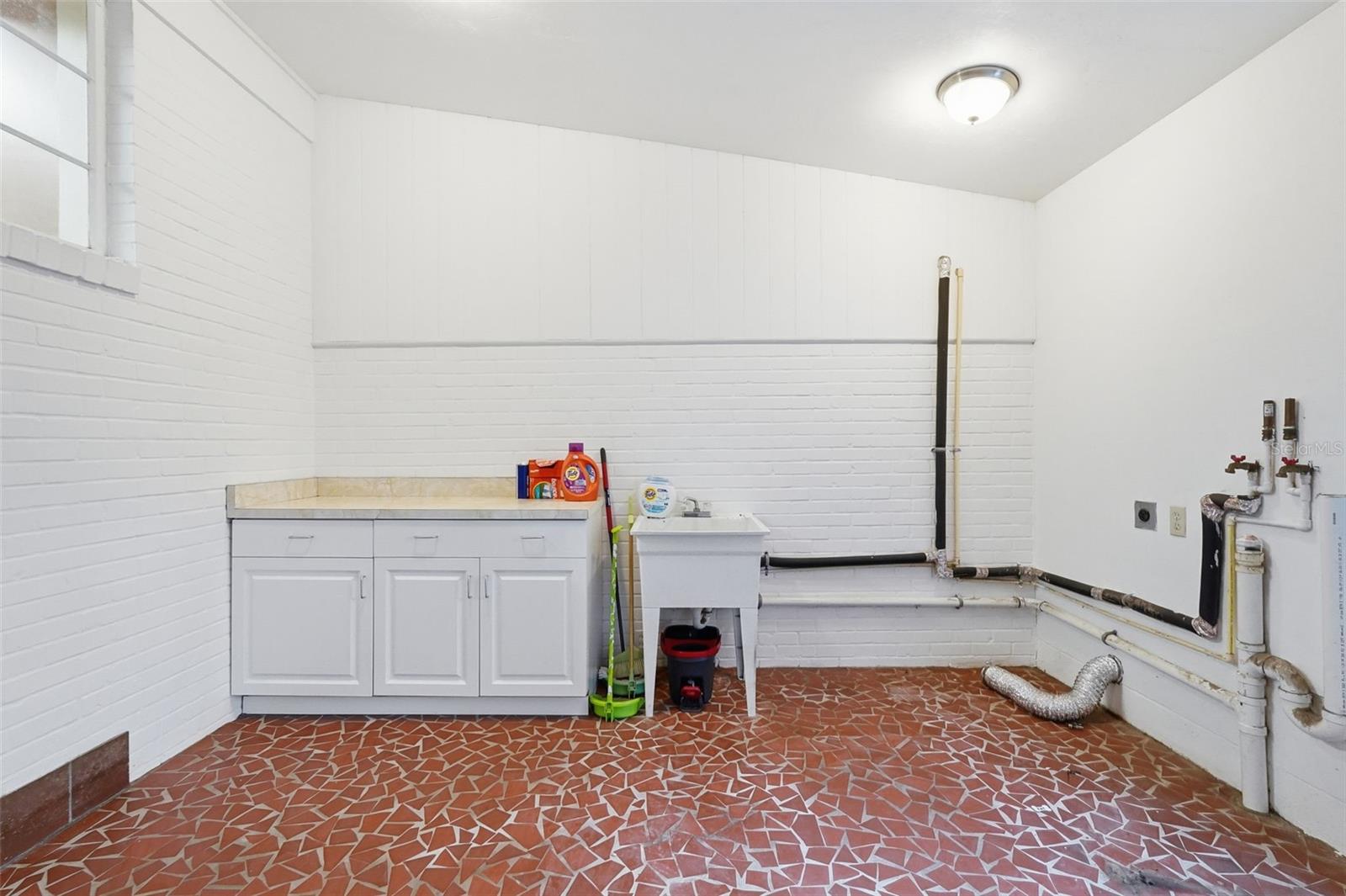 Image 18 of 42 For 1423 11th Road