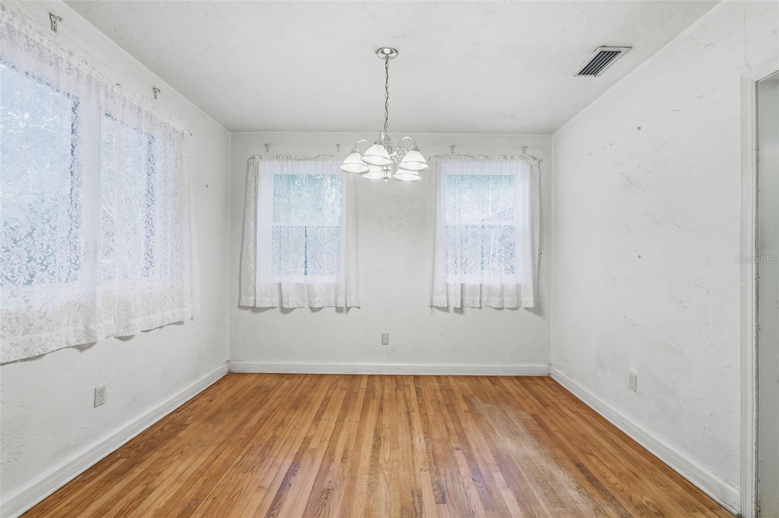 Image 4 of 42 For 1423 11th Road