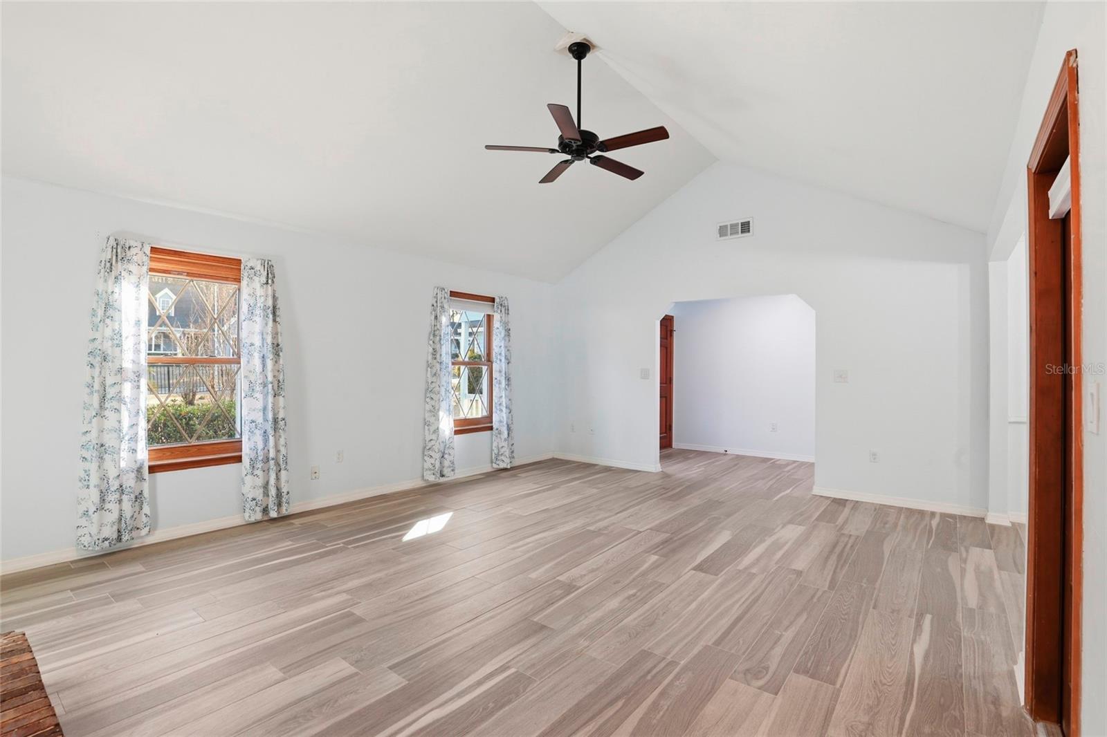 Image 7 of 38 For 10808 31st Place