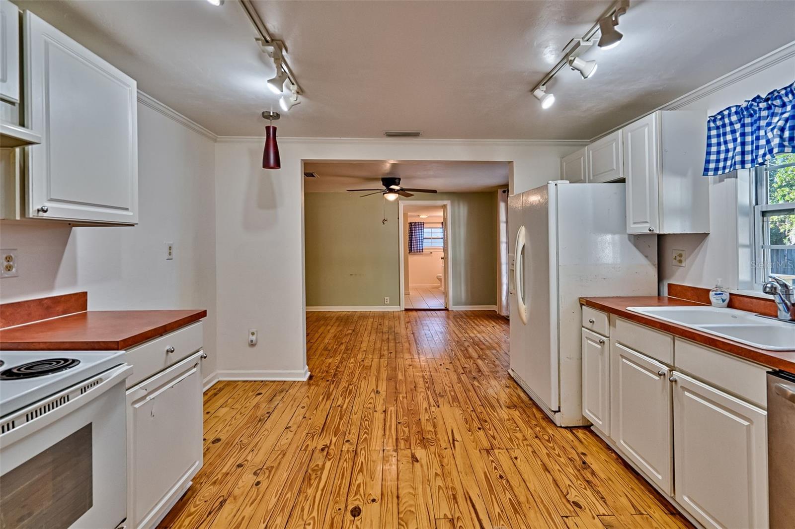 Image 10 of 27 For 930 29th Place