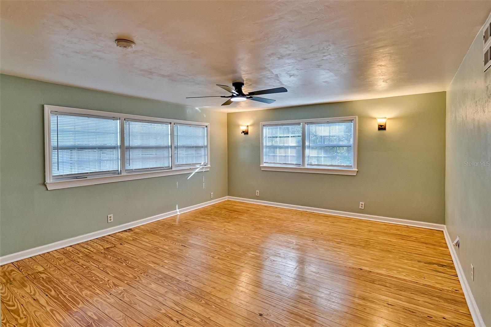 Image 11 of 27 For 930 29th Place