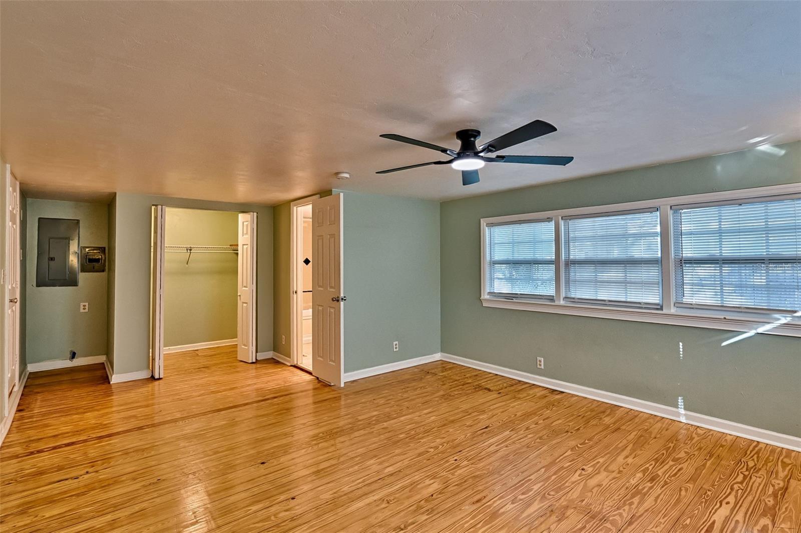 Image 12 of 27 For 930 29th Place