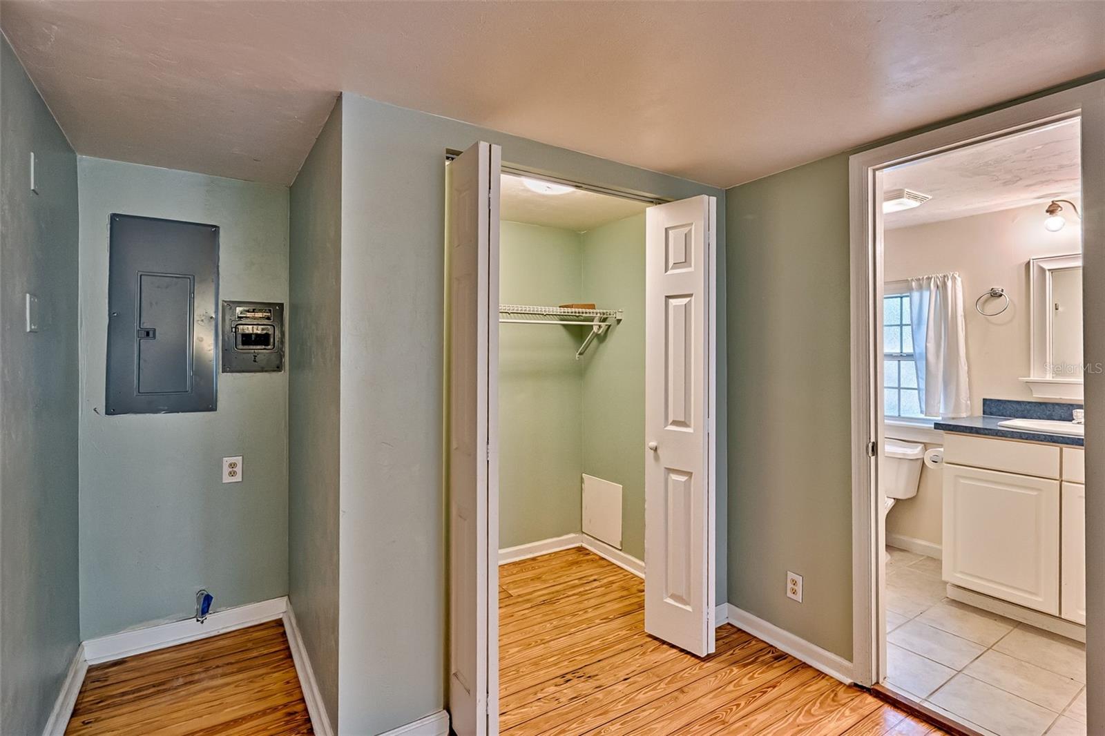 Image 13 of 27 For 930 29th Place