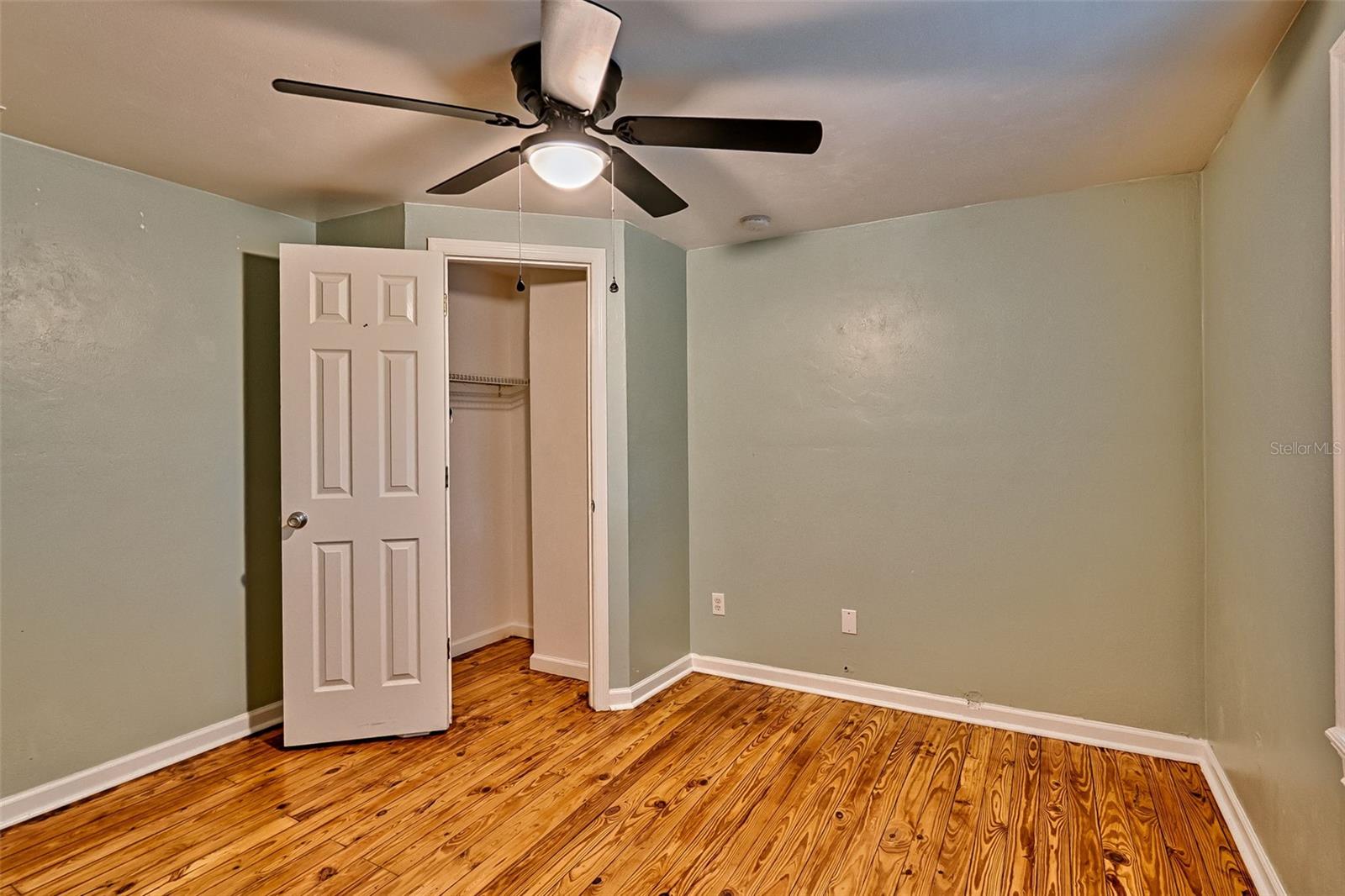 Image 16 of 27 For 930 29th Place