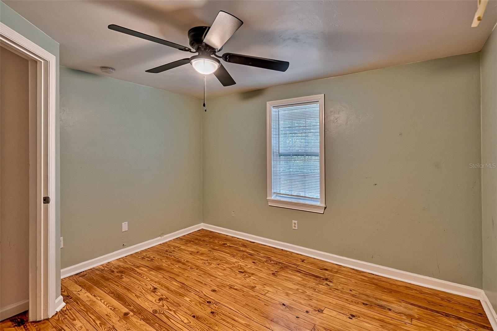 Image 17 of 27 For 930 29th Place